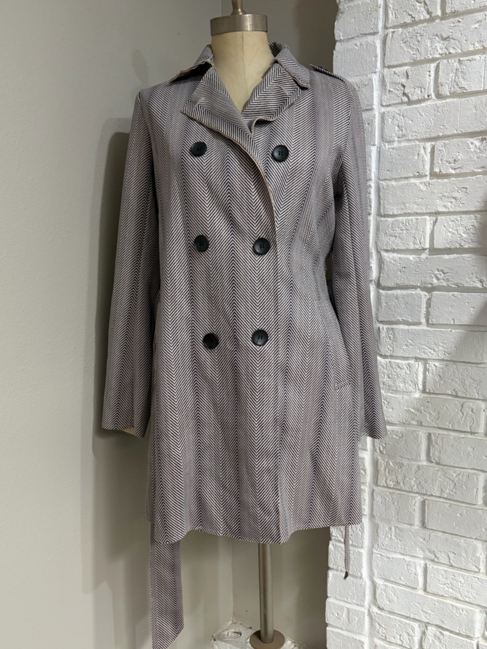 Solitare Double-Breasted Herringbone Trench Coat - Gray - Picture 6 of 7